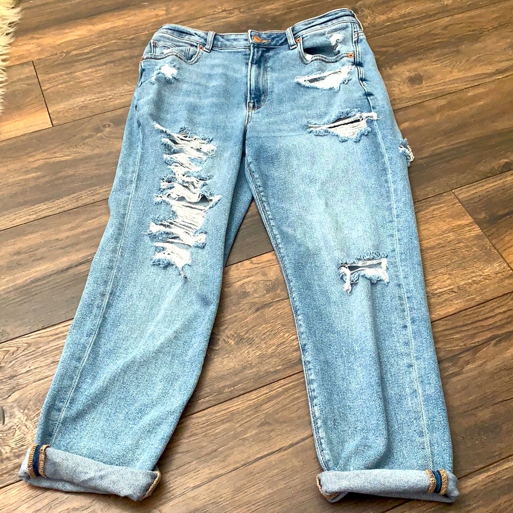 American eagle ripped mom jeans
